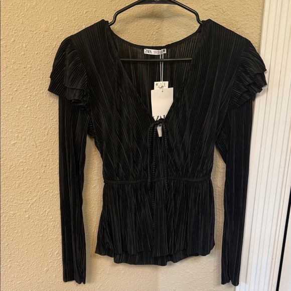 Zara Black Textured Blouse with Ruffle Detail - Picture 1 of 3